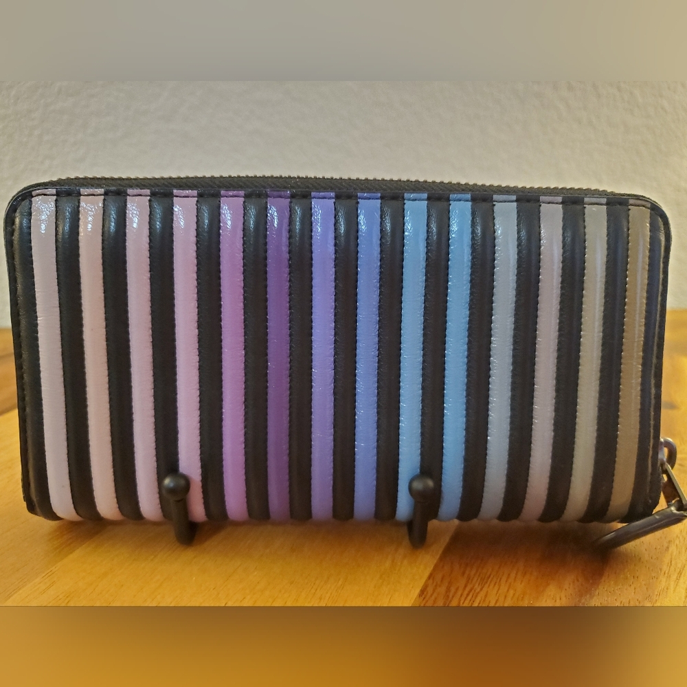 COACH OMBRE ACCORDION WALLET IN PERFECT CONDITION! - Picture 2 of 9